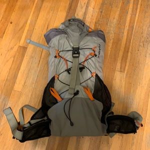 Rei lightweight gray hiking backpack sz30L flash30